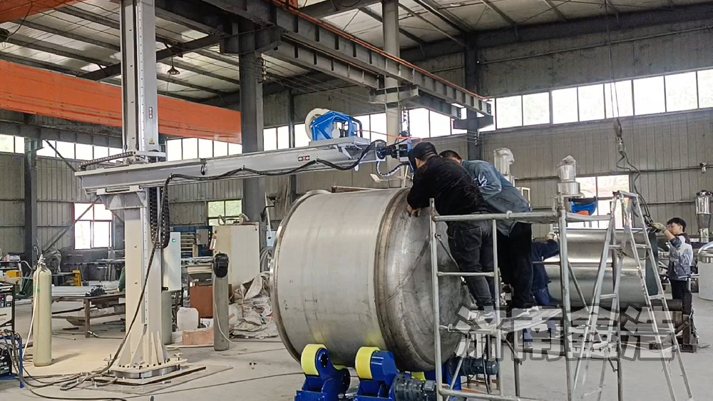 新鄉重型焊接操作機，無(wú)線(xiàn)遙控，提高效率